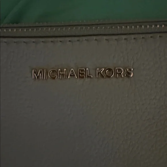 Michael Kors Elegant Gray Crossbody Bag - Picture 2 of 8